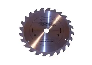 Tungsten carbide tipped saw blade GEKO G00180 600 mm 32 mm bore 60 teeth for wood cutting